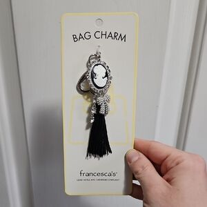 3/$15 SALE 👑 NWT francesca's Cameo Bling Keychain